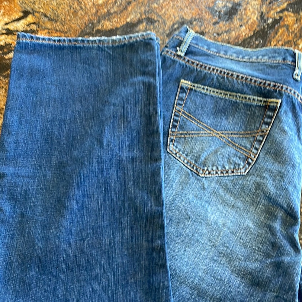 Stetson modern straight leg jeans, medium wash color, Preloved, great condition.